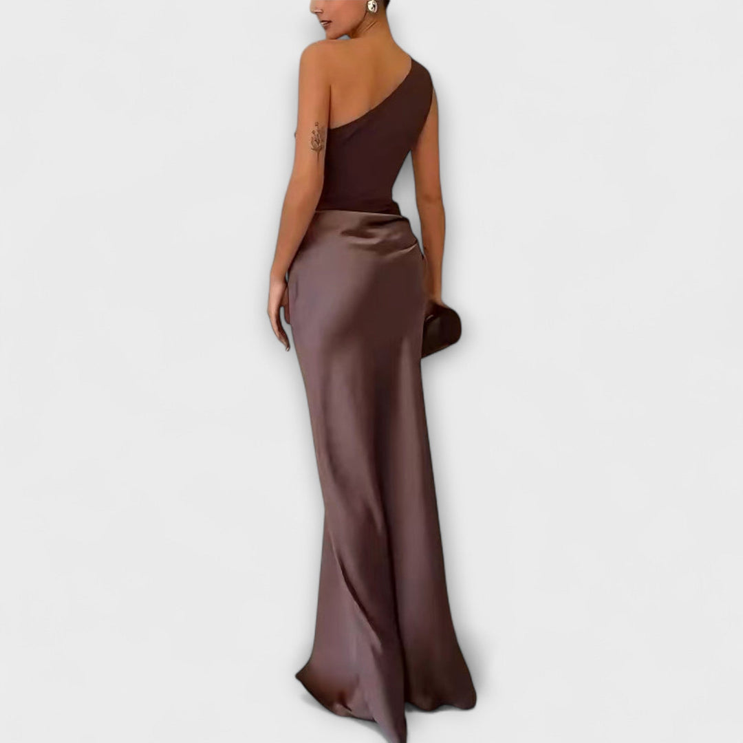 Levana – One-shoulder pleated dress